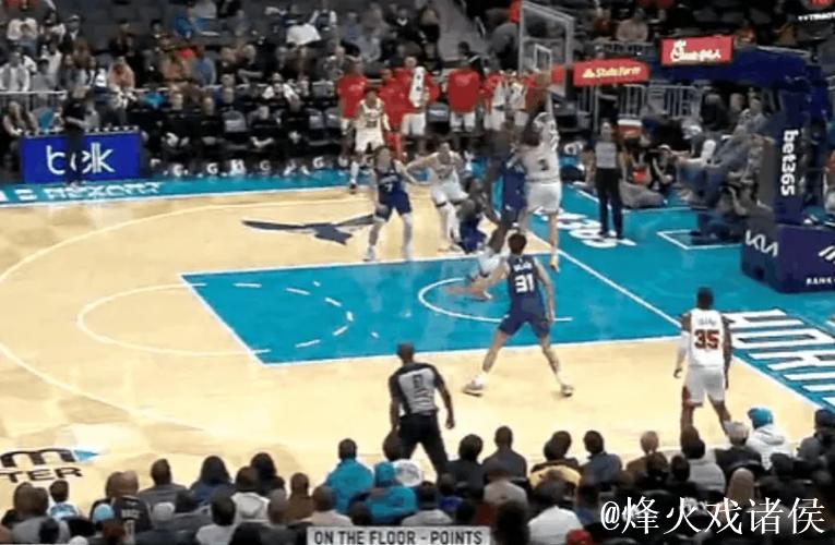 关键!吉迪突然变向甩开对手上篮再中,还剩39秒公牛领先5分 关键!吉迪突然变向甩开对手上篮再中,还剩39秒公牛领先5分